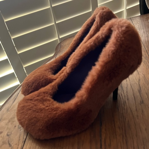 Stella McCartney Ryder Shaggy Faux Fur Heels Pumps Shoes 38.5 New - Picture 4 of 13
